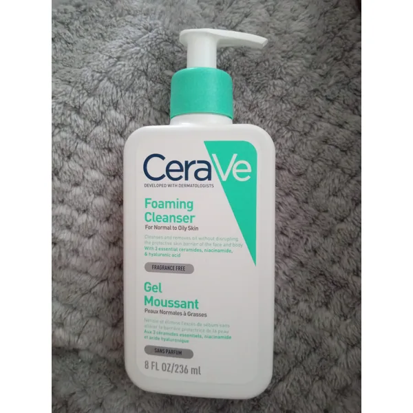 CeraVe Foaming Cleanser in 236 ml retail packaging