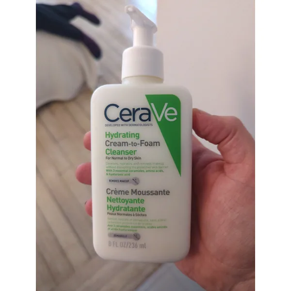 CeraVe Hydrating cream-to-foam cleanser in 236 ml retail packaging
