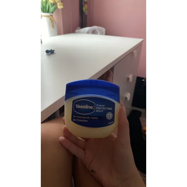 Vaseline Original Protecting Jelly in 250 ml retail packaging