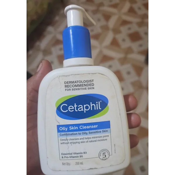 Cetaphil Oily Skin Cleanser in 250 ml retail packaging